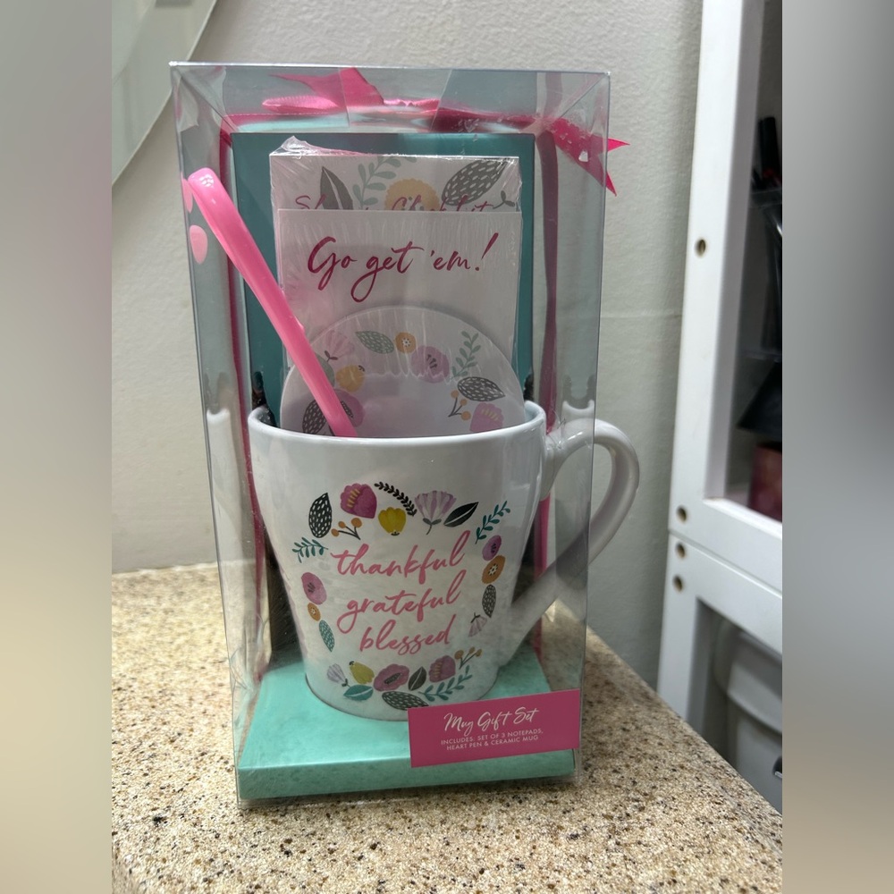 Floral Mug Gift Set with Pink pen